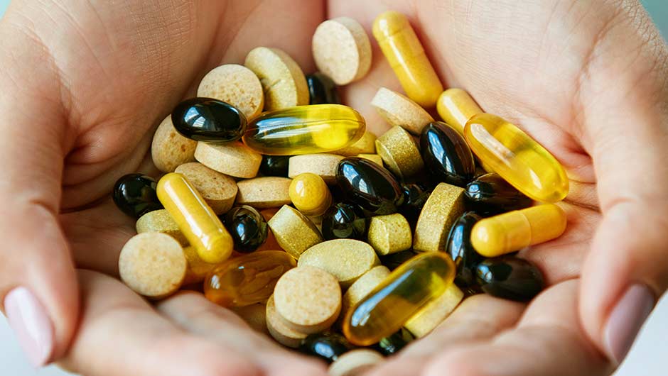 De bedste kosttilskud til at styrke negle og forhindre knækkede hår