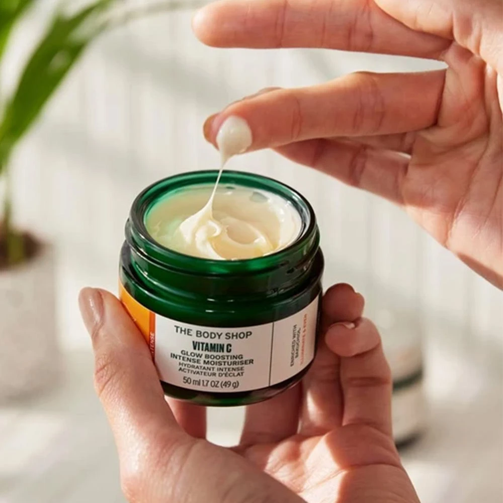 The Body Shop – Vitamin C Glow Boosting Moisturizer – 50 ml - Image 5